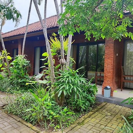 Adus Beach Inn Legian Eksteriør billede