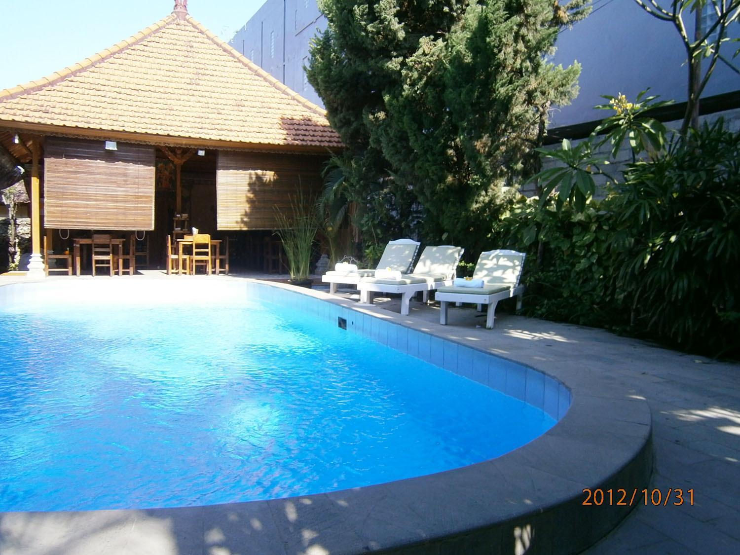 Adus Beach Inn Legian Eksteriør billede
