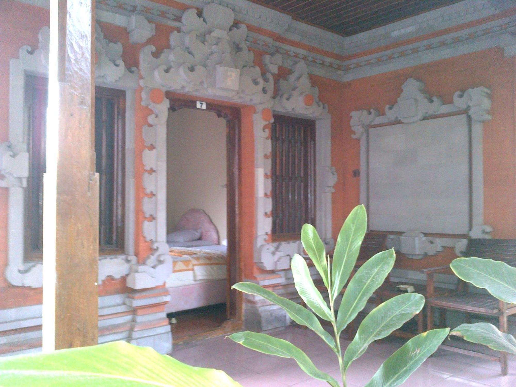 Adus Beach Inn Legian Eksteriør billede