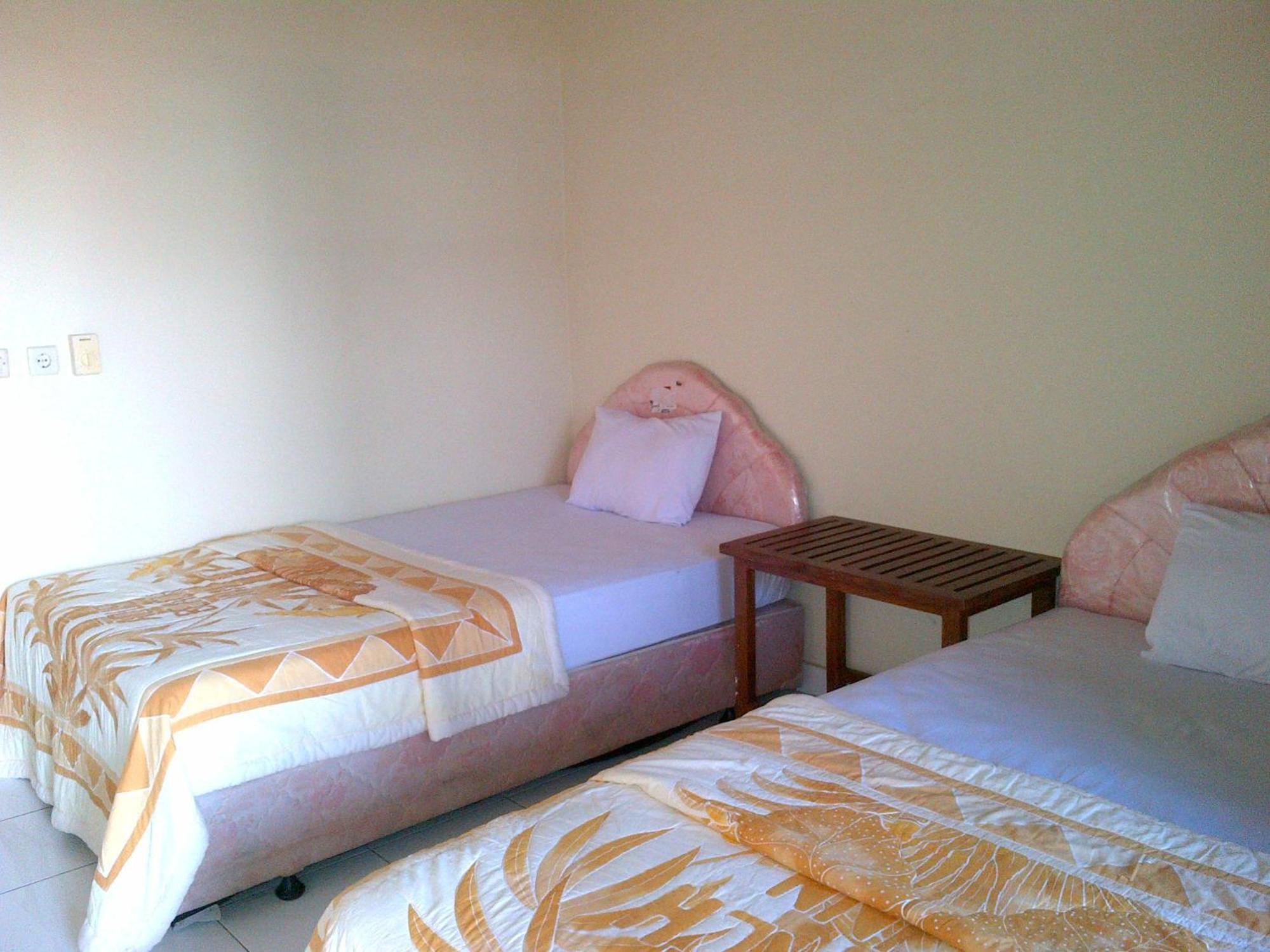 Adus Beach Inn Legian Eksteriør billede