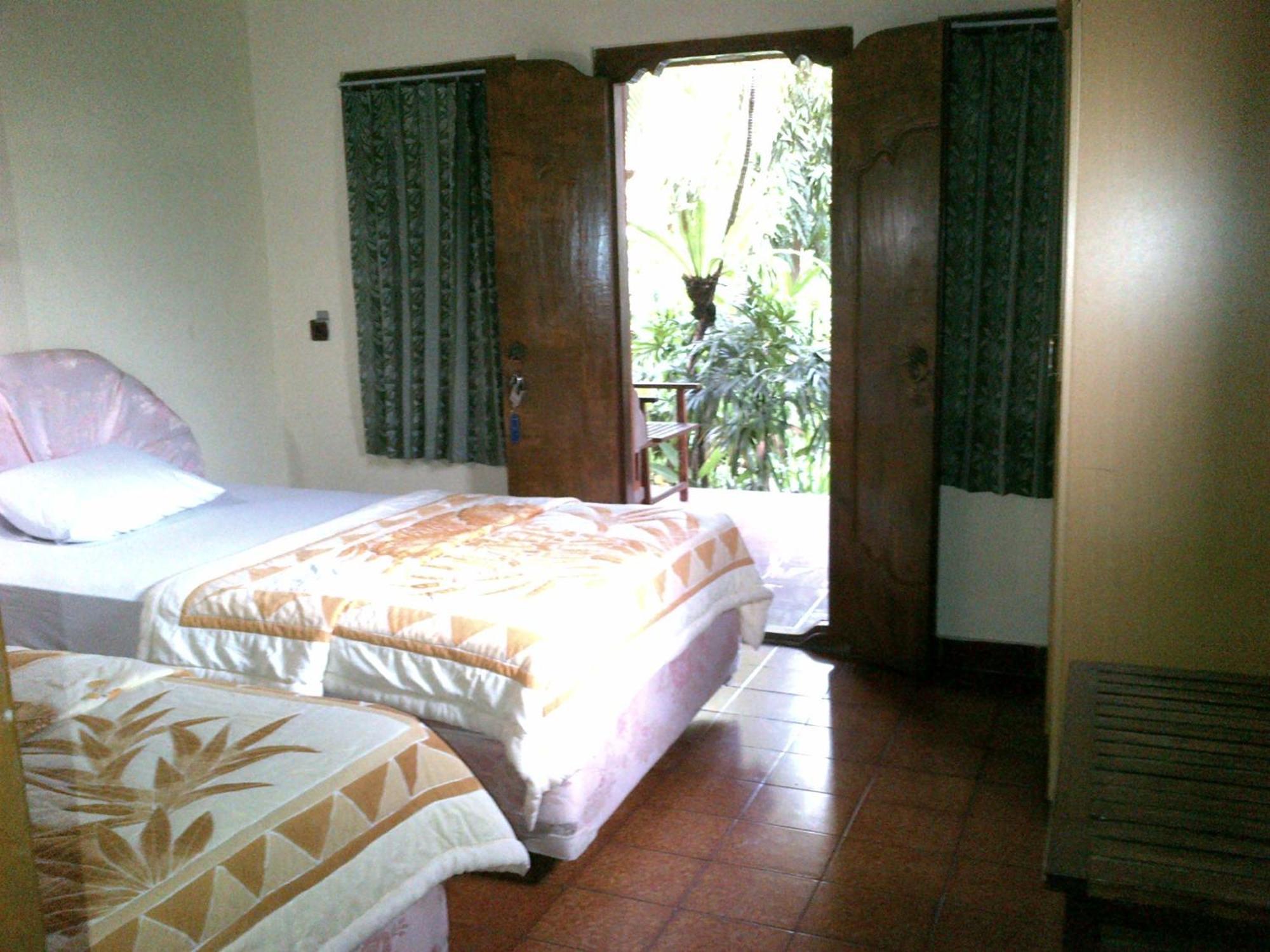 Adus Beach Inn Legian Eksteriør billede