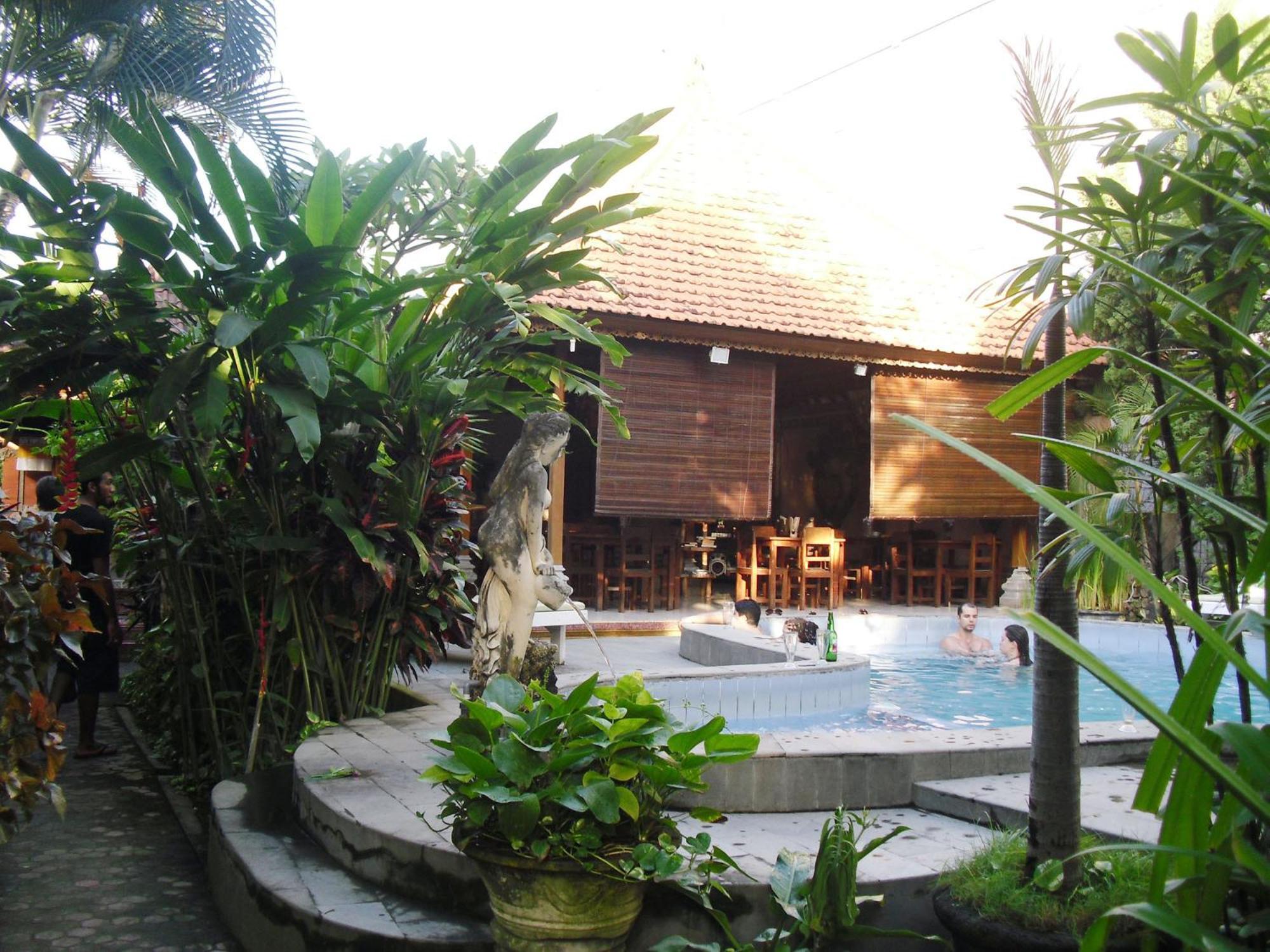 Adus Beach Inn Legian Eksteriør billede