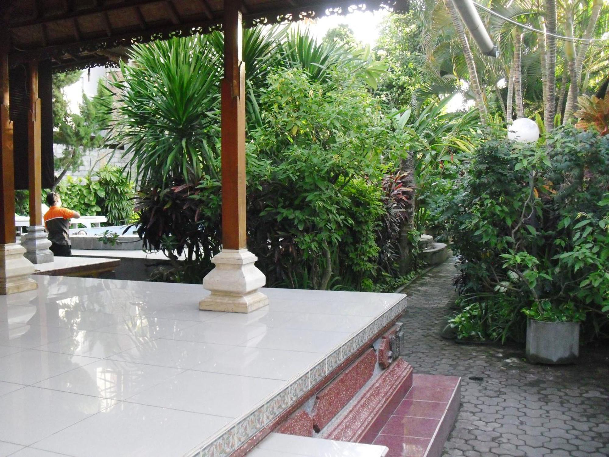Adus Beach Inn Legian Eksteriør billede