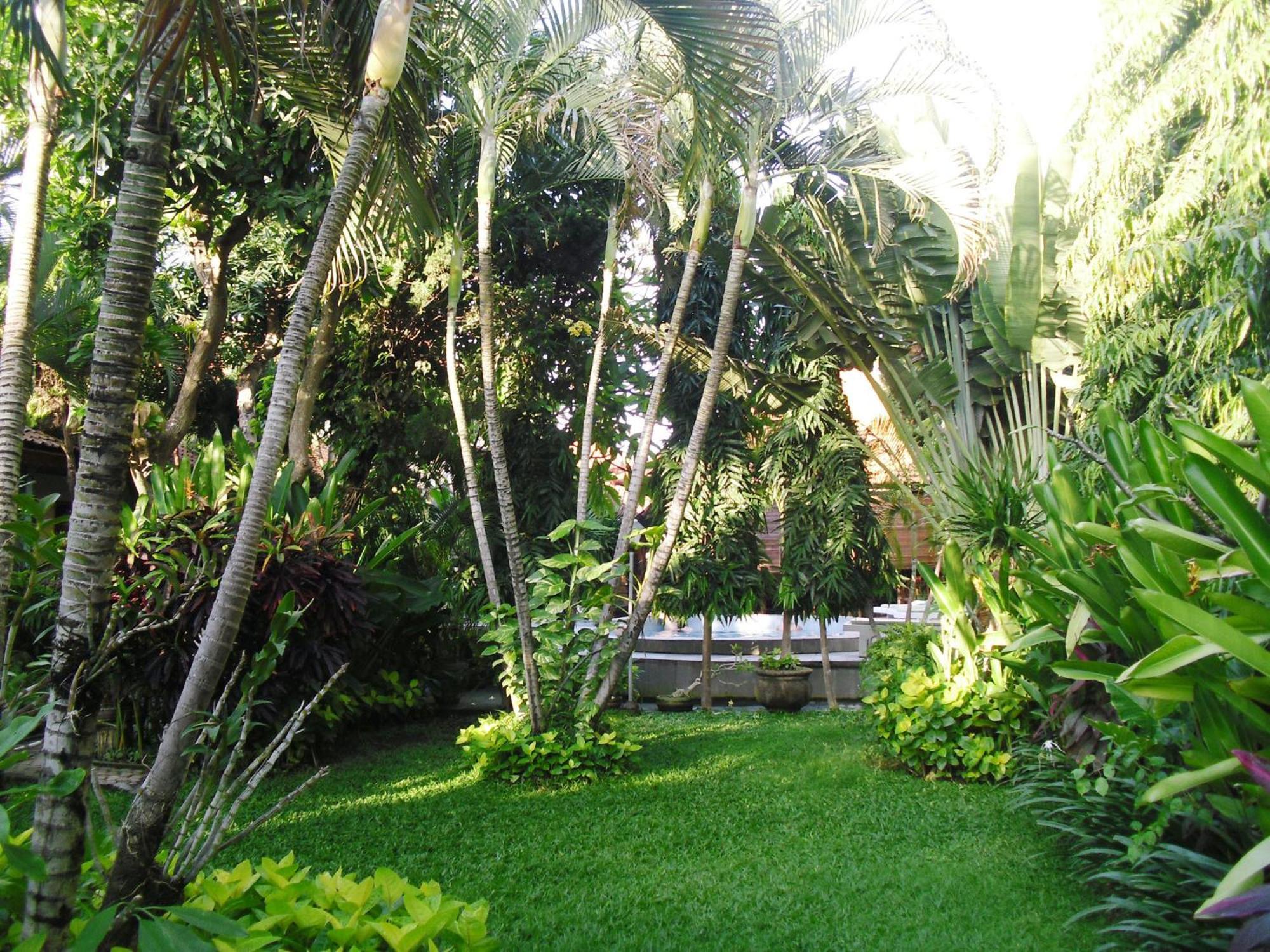 Adus Beach Inn Legian Eksteriør billede