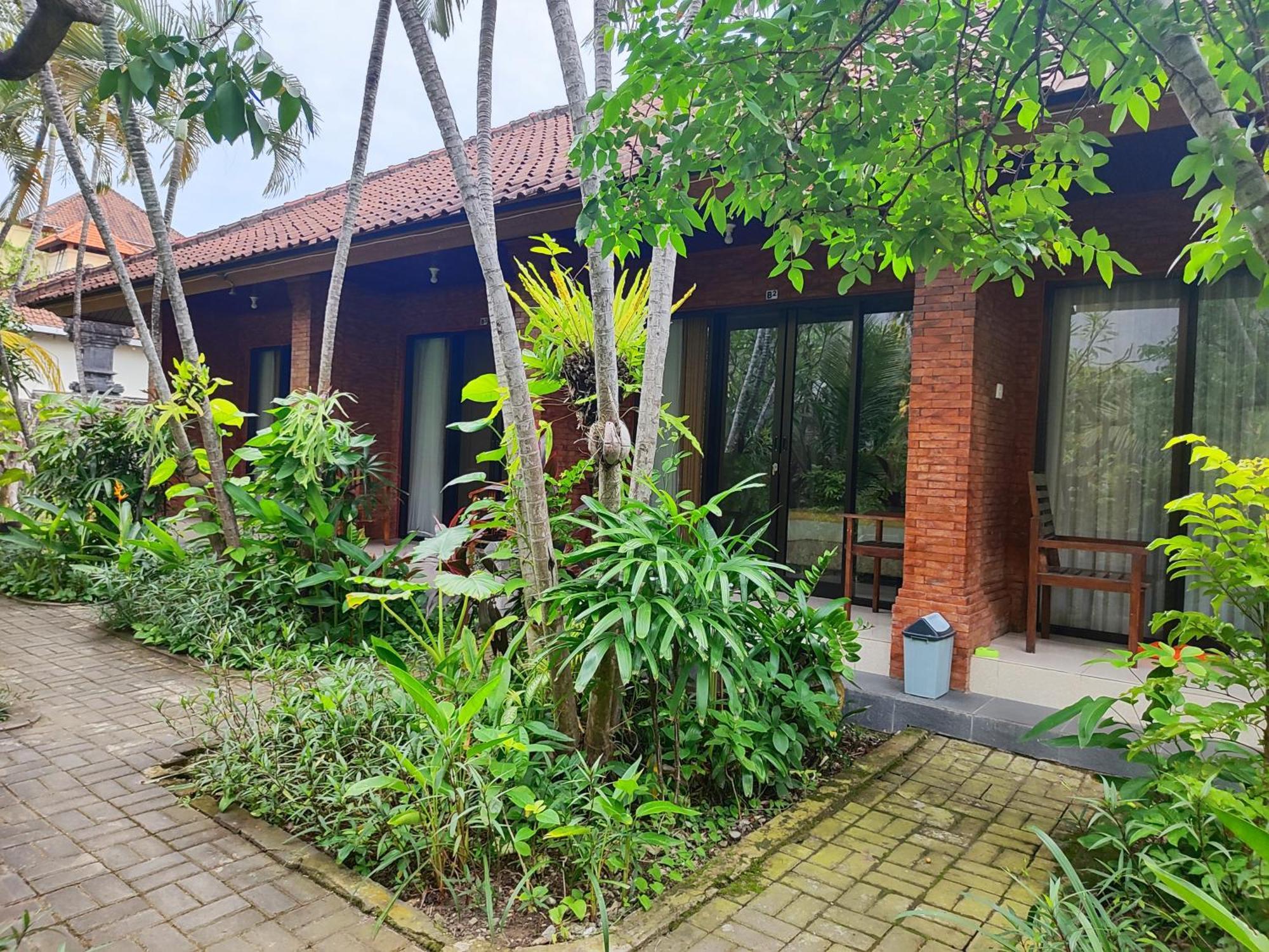 Adus Beach Inn Legian Eksteriør billede