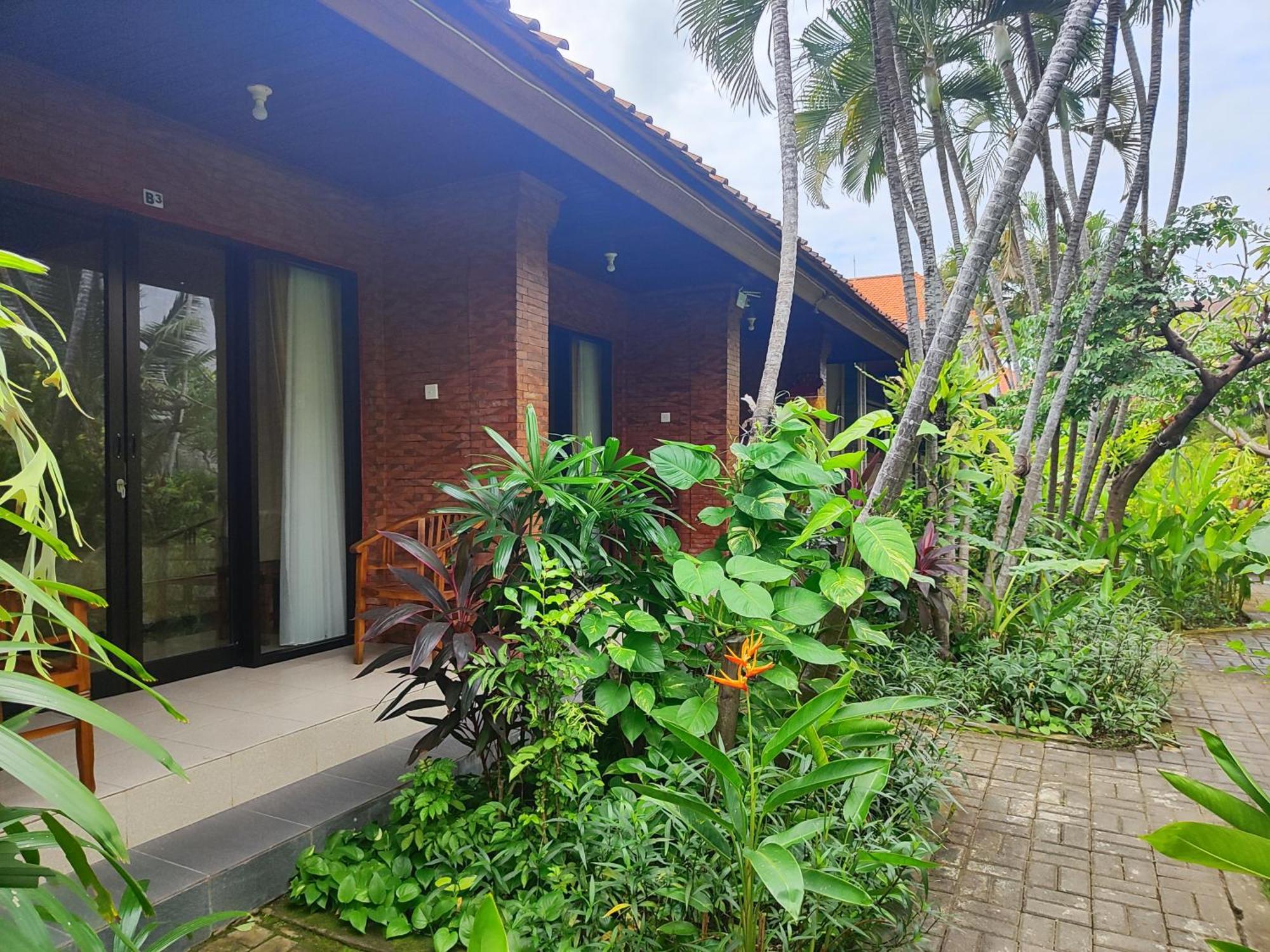 Adus Beach Inn Legian Eksteriør billede