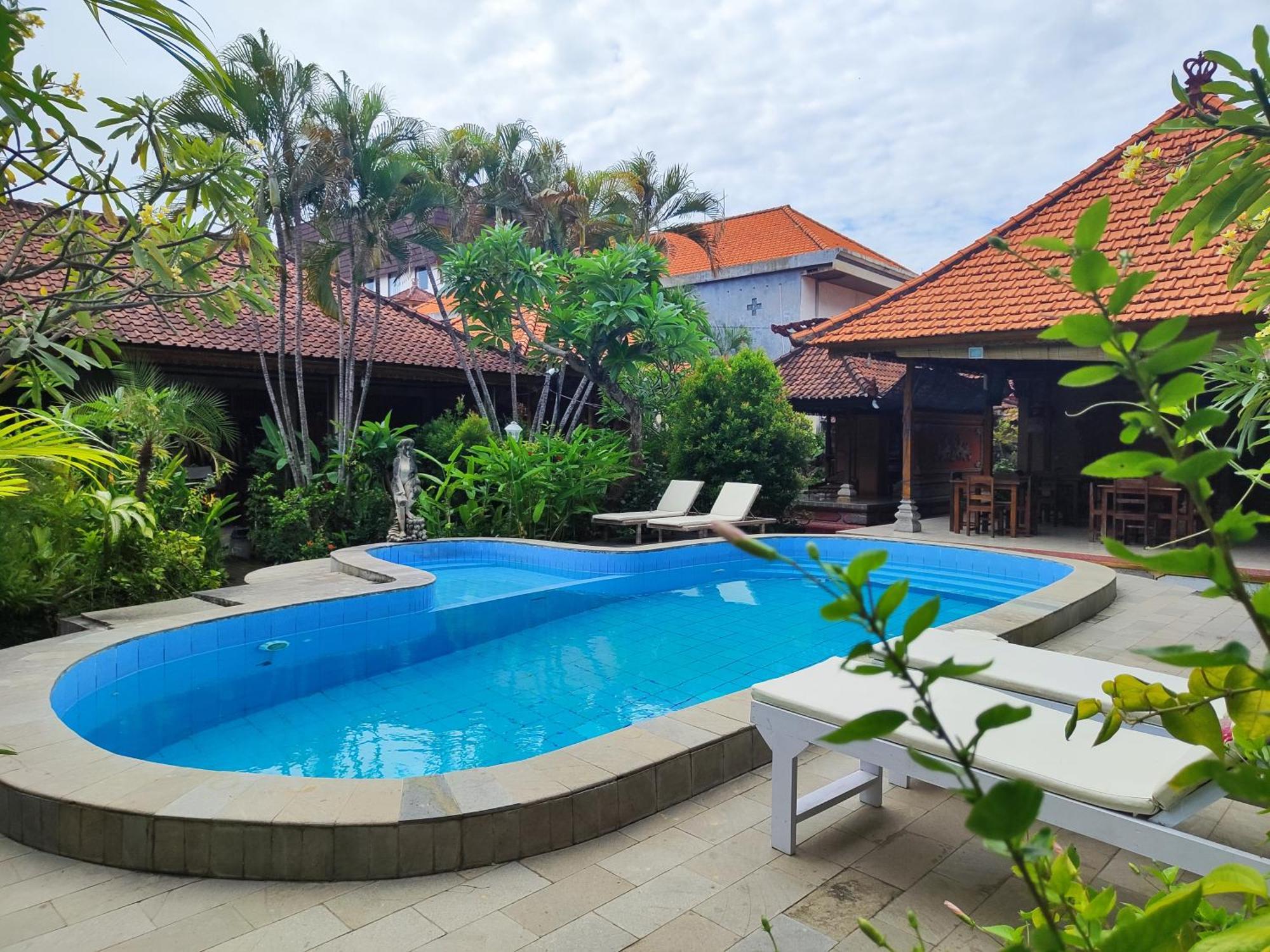 Adus Beach Inn Legian Eksteriør billede