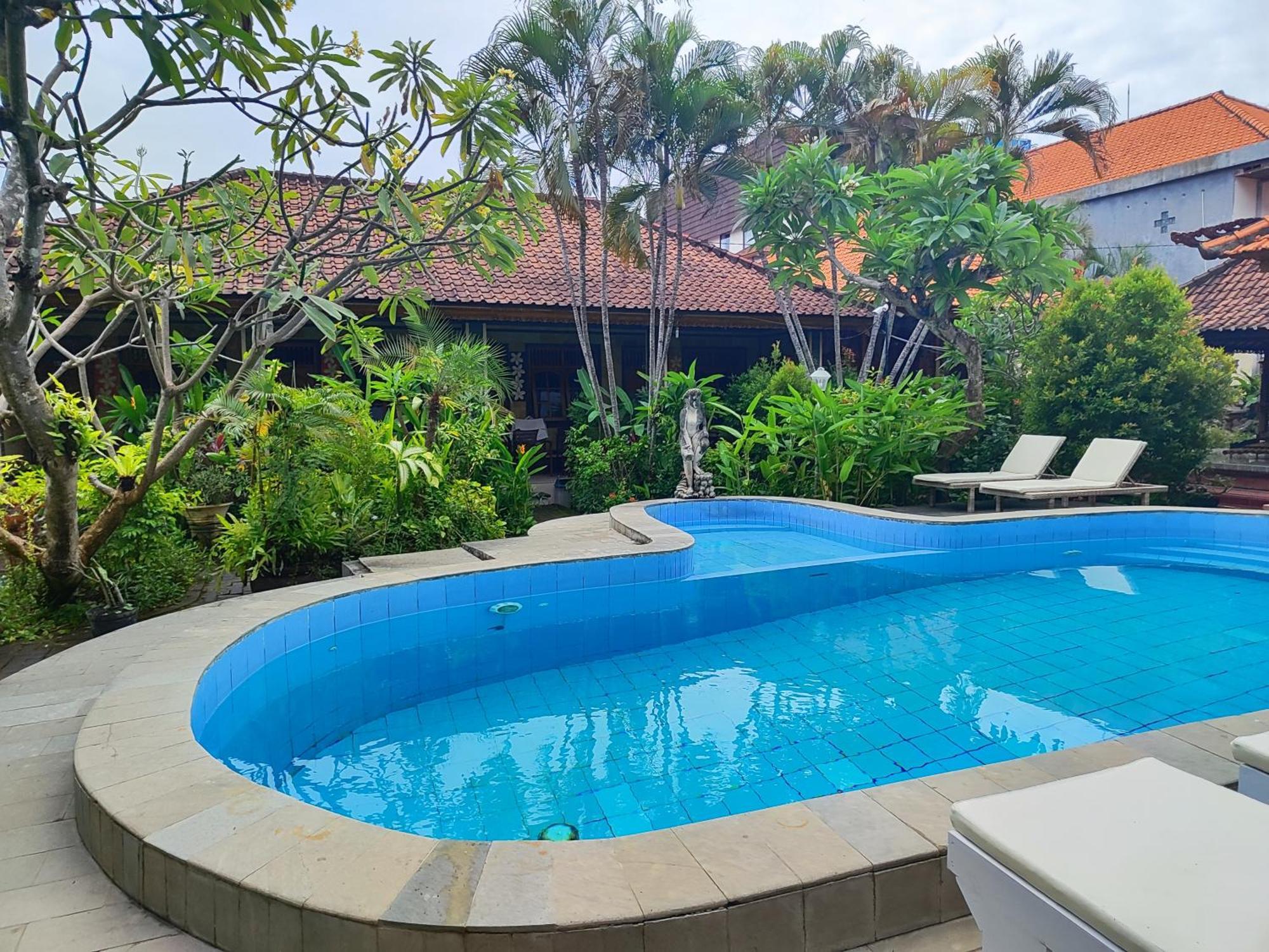Adus Beach Inn Legian Eksteriør billede