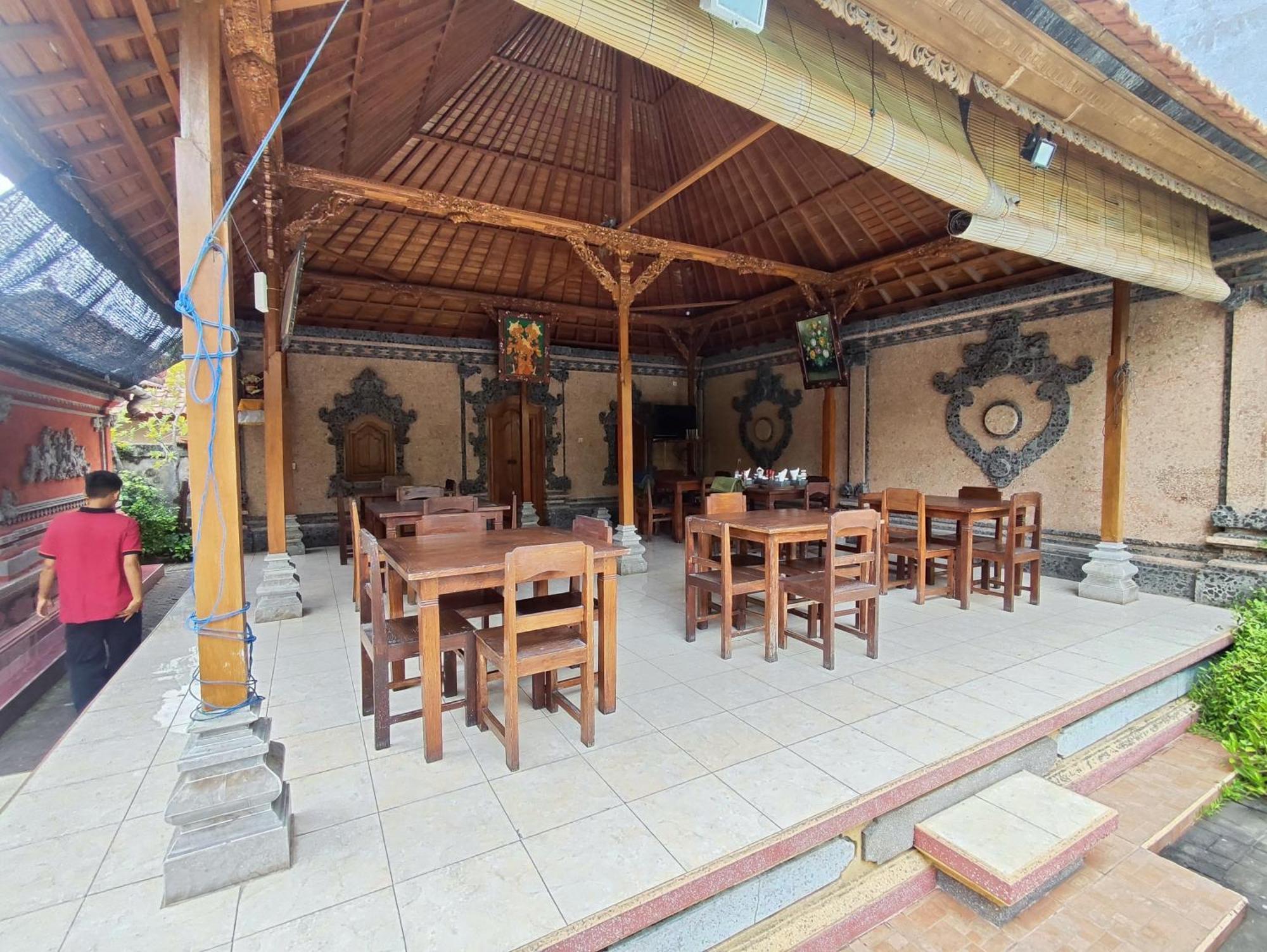 Adus Beach Inn Legian Eksteriør billede