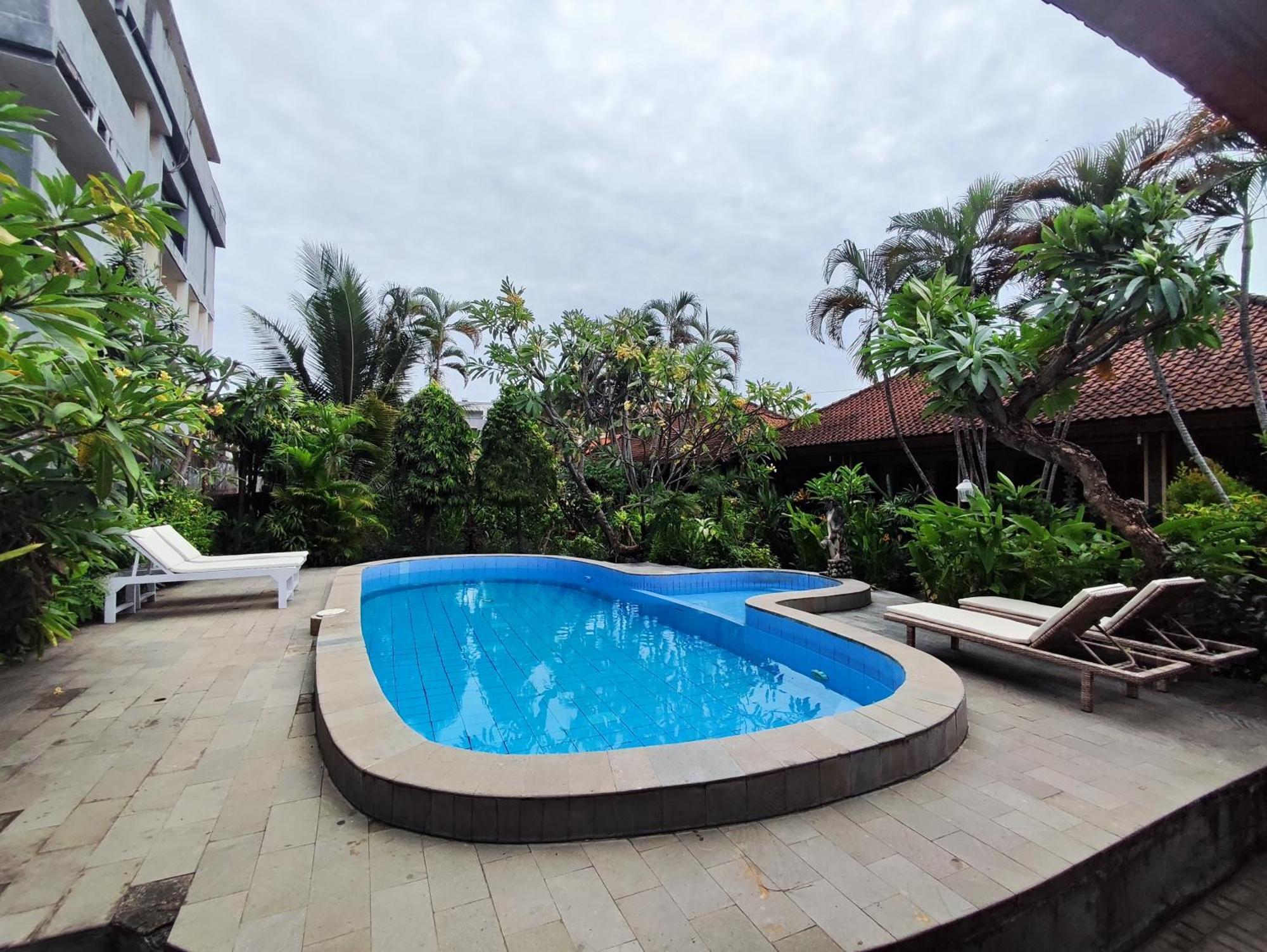 Adus Beach Inn Legian Eksteriør billede