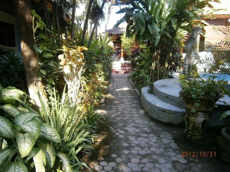 Adus Beach Inn Legian Eksteriør billede