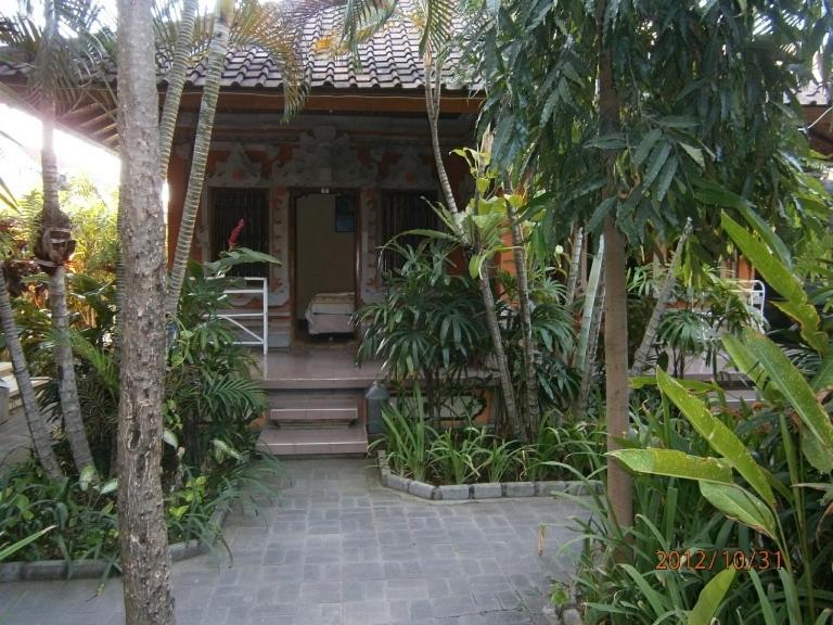 Adus Beach Inn Legian Eksteriør billede